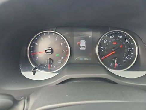 Used 2019 Toyota RAV4 XLE w/ Convenience Package FWD image 13
