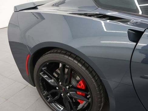 Used 2019 Chevrolet Corvette Stingray Coupe w/ Carbon Flash Badge Package RWD image 23