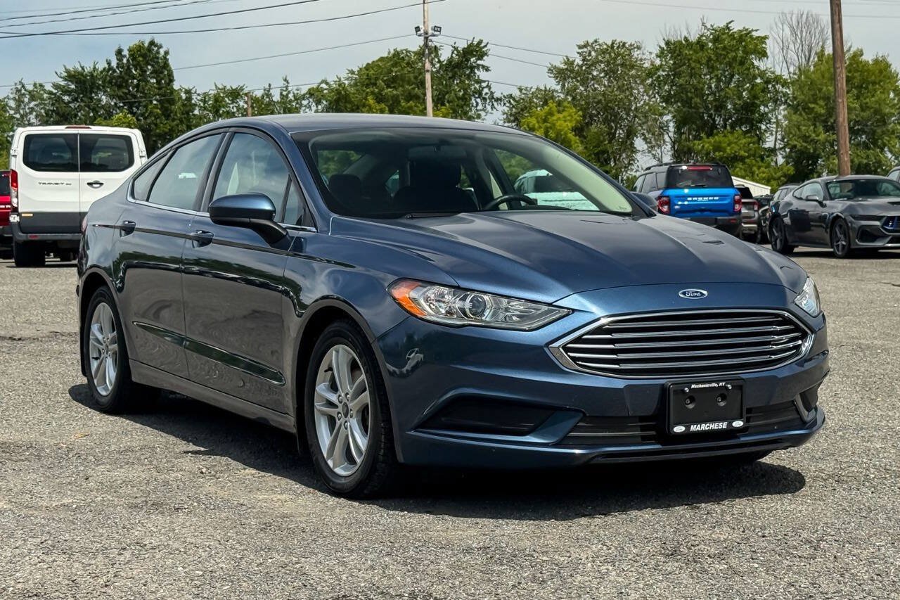 Used 2018 Ford Fusion SE w/ Fusion SE Technology Package FWD image 1
