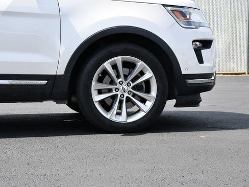 Used 2018 Ford Explorer Limited w/ Equipment Group 301A AWD/4WD image 9