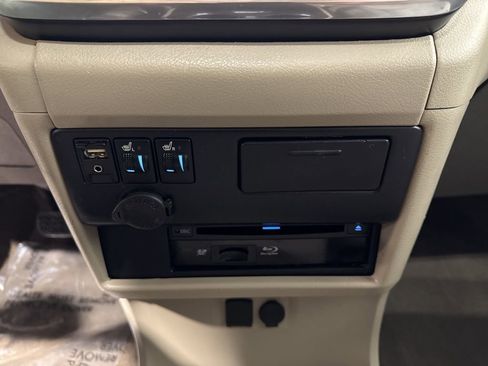 Used 2017 Toyota Sienna XLE Premium FWD image 21