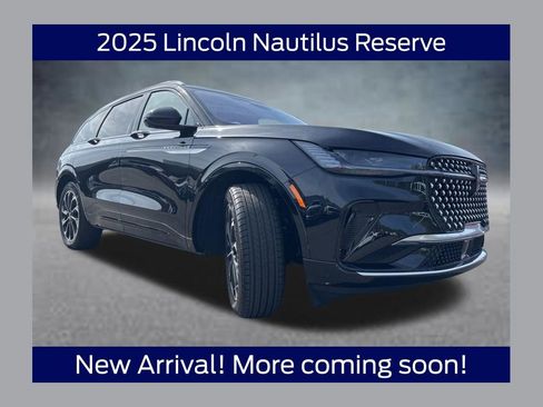Used 2025 Lincoln Nautilus Reserve image 1