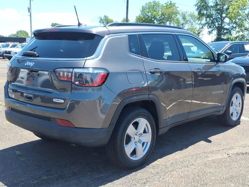 Used 2022 Jeep Compass Latitude w/ Sun and Sound Group AWD/4WD image 3