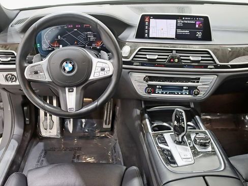 Used 2022 BMW 750i xDrive w/ Executive Package AWD/4WD image 14