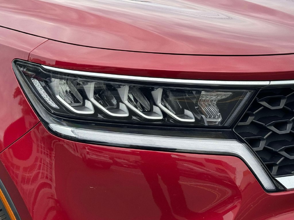 Certified 2023 Kia Sorento LX AWD/4WD image 9