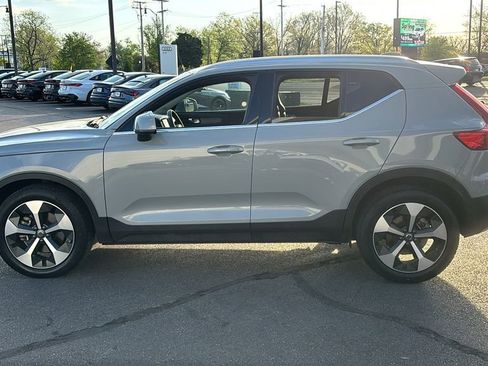 Certified 2025 Volvo XC40 B5 Plus AWD/4WD image 3