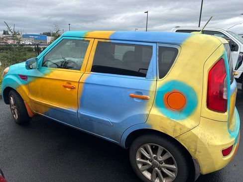 Used 2013 Kia Soul + image 1