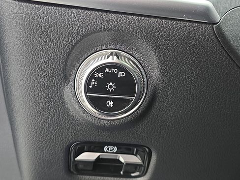 Used 2025 Mercedes-Benz C 300 Sedan image 25