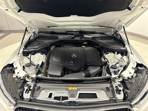 Used 2025 Mercedes-Benz GLC 300 4MATIC image 32