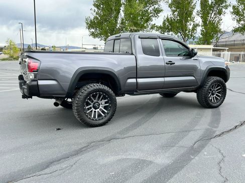 Used 2017 Toyota Tacoma TRD Off-Road w/ Tow Package image 8