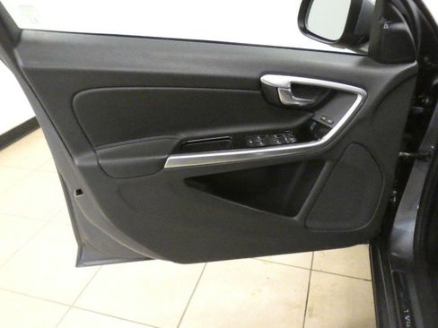 Used 2016 Volvo S60 T5 Premier w/ Convenience Package image 12