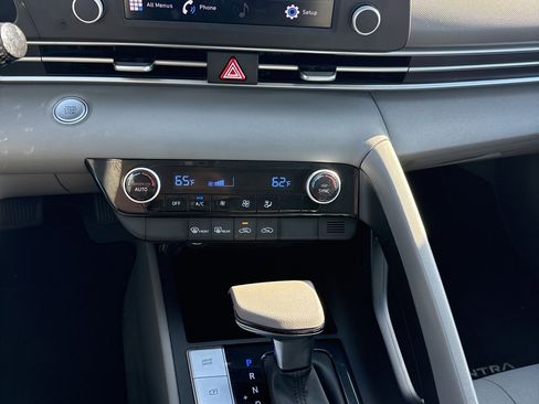 Used 2022 Hyundai Elantra SEL w/ Cargo Package image 8