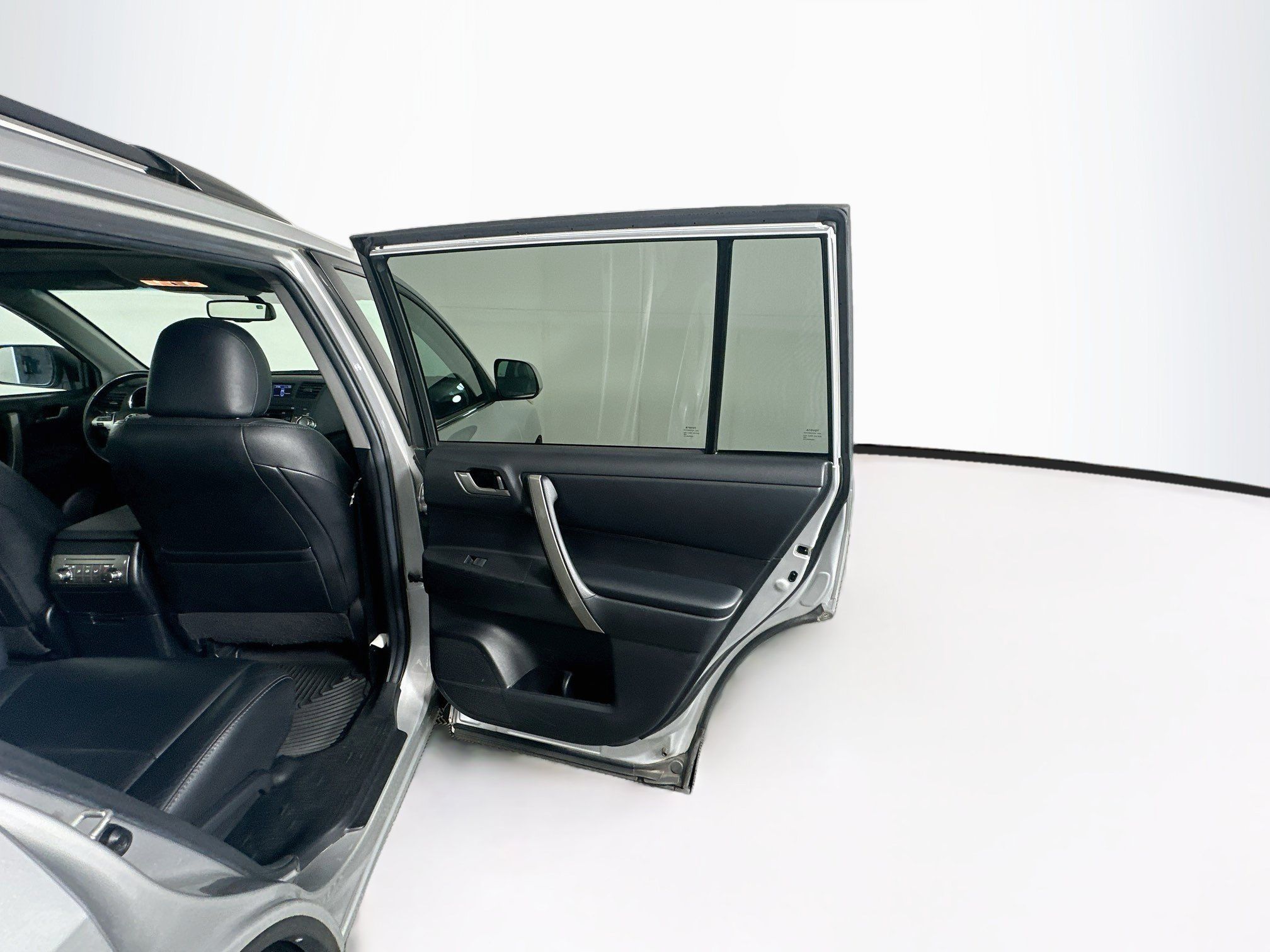 Used 2012 Toyota Highlander SE w/ Tow Pkg FWD image 32