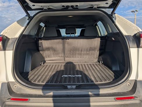 Used 2022 Toyota RAV4 XLE image 12