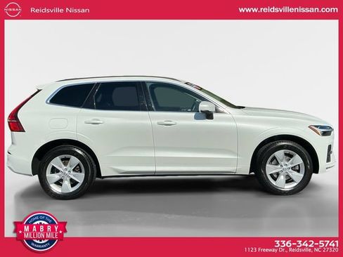 Used 2022 Volvo XC60 B5 Momentum AWD/4WD image 7