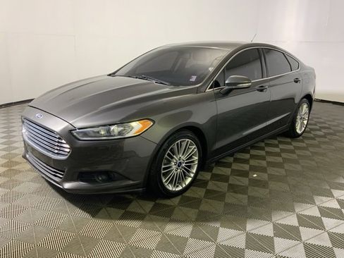 Used 2015 Ford Fusion SE w/ Equipment Group 202A image 4