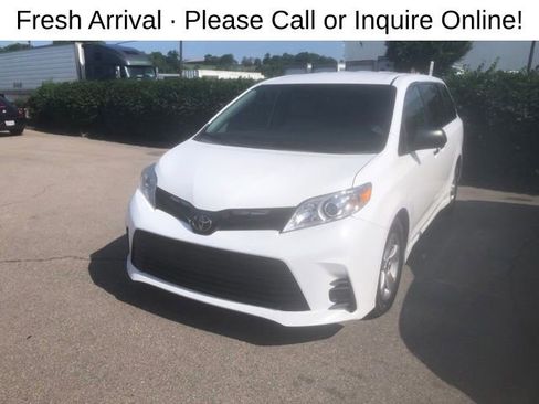 Used 2020 Toyota Sienna L FWD image 2