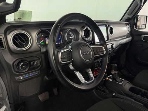 Used 2022 Jeep Wrangler Unlimited Rubicon 4xe AWD/4WD image 15