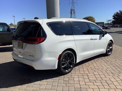 New 2026 Chrysler Pacifica Limited w/ S Appearance Package image 32