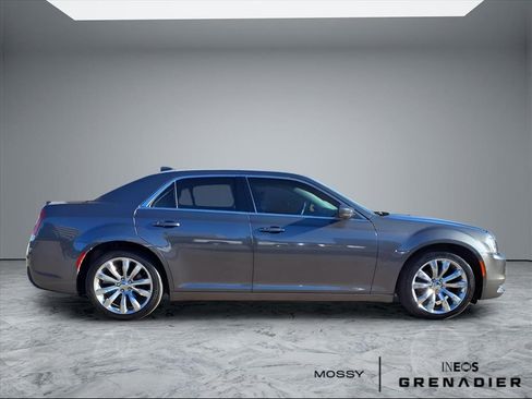 Used 2019 Chrysler 300 Touring L w/ Quick Order Package 22F image 8