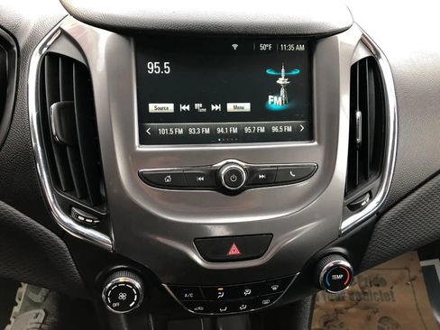 Used 2018 Chevrolet Cruze LT FWD image 21