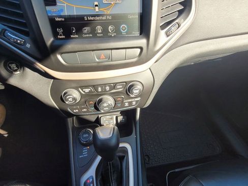 Used 2015 Jeep Cherokee Limited w/ Luxury Group image 12