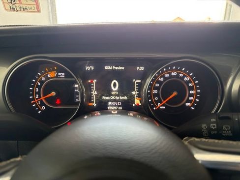 Used 2020 Jeep Wrangler Unlimited Sahara AWD/4WD image 27