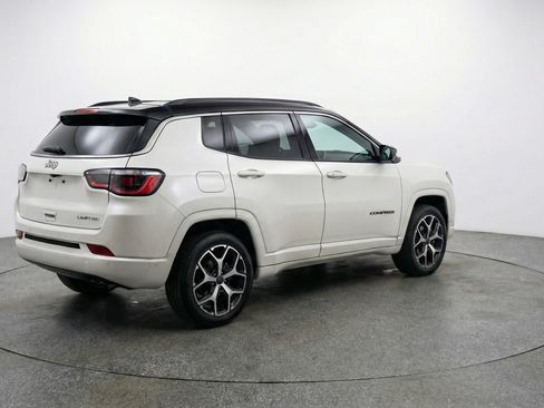 Used 2025 Jeep Compass Limited image 9