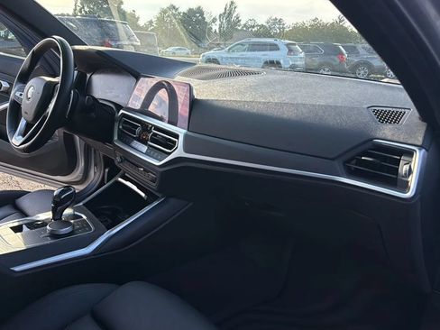 Used 2019 BMW 330i Sedan w/ Convenience Package RWD image 10