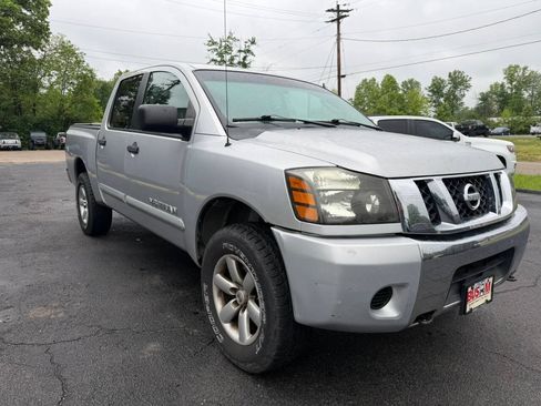 Used 2010 Nissan Titan SE AWD/4WD image 10