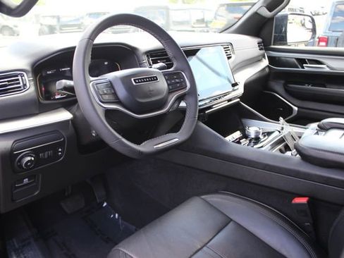 Used 2023 Jeep Wagoneer Series II AWD/4WD image 3
