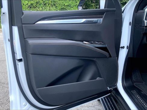 Certified 2026 Cadillac Escalade ESV V w/ LPO, ONYX Package AWD/4WD image 26