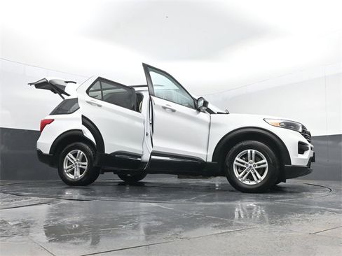 Used 2024 Ford Explorer XLT image 33