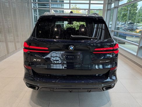 New 2026 BMW X5 xDrive40i w/ M Sport Package AWD/4WD image 5