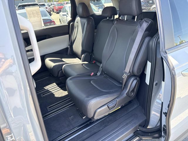 Used 2024 Kia Carnival EX FWD image 14