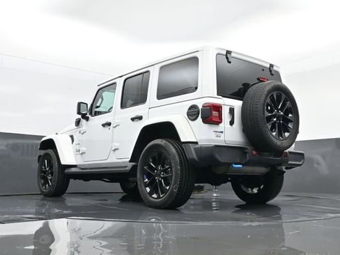 Used 2023 Jeep Wrangler Unlimited Sahara w/ Dual Top Group AWD/4WD image 26