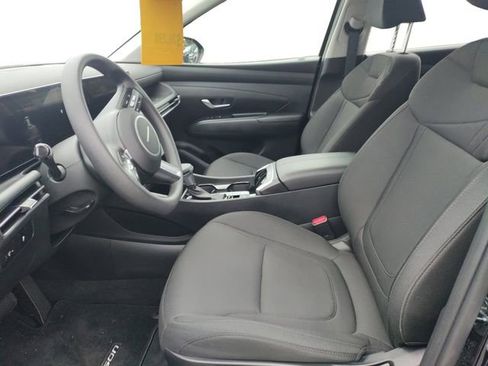 Certified 2025 Hyundai Tucson SE image 9