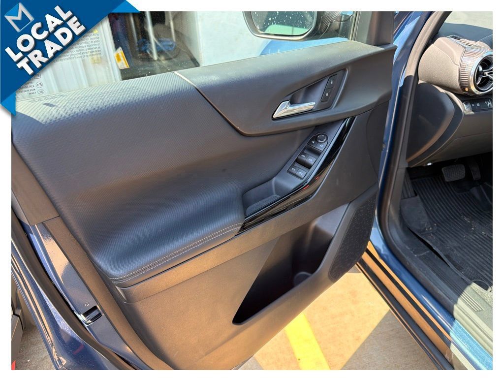 Used 2026 Chevrolet Equinox LT w/ Safety and Technology Package FWD image 8