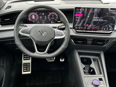 New 2026 Volkswagen Tiguan SE R-Line FWD image 14
