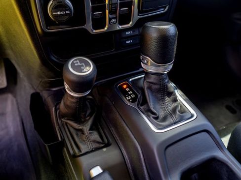 Used 2023 Jeep Wrangler Unlimited Sport AWD/4WD image 19