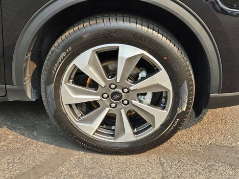 Used 2025 Ford Escape Platinum AWD/4WD image 9