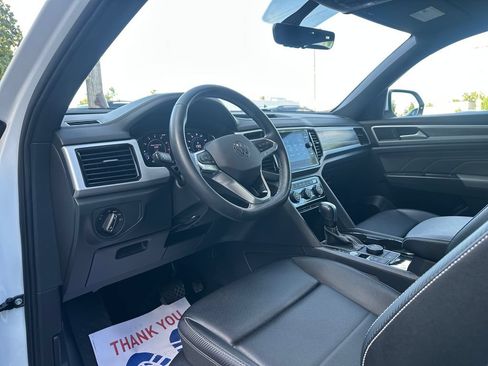Certified 2023 Volkswagen Atlas Cross Sport SE w/ Panoramic Sunroof Package AWD/4WD image 11