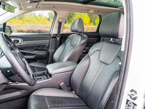 Certified 2024 Kia Sorento SX image 18