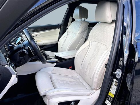 Used 2018 BMW M550i xDrive image 21