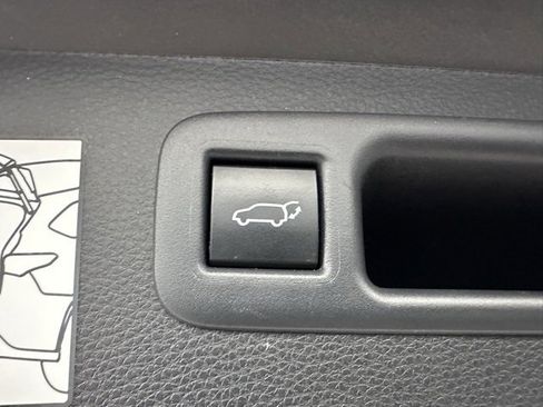 Used 2023 Toyota Highlander Platinum image 16