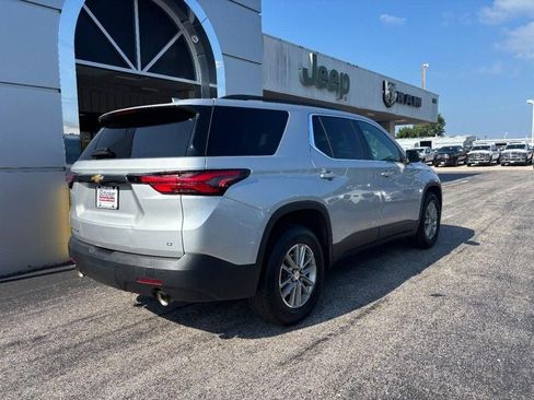 Used 2022 Chevrolet Traverse LT image 3