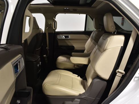 Used 2020 Ford Explorer Platinum w/ Premium Technology Package image 27