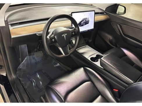 Used 2022 Tesla Model Y Long Range image 19