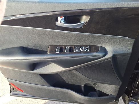 Used 2017 Kia Sorento EX image 13