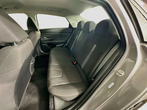 Used 2023 Hyundai Elantra SEL w/ Cargo Package FWD image 27